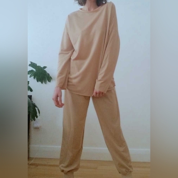 Lounge wear - Picture 1 of 4